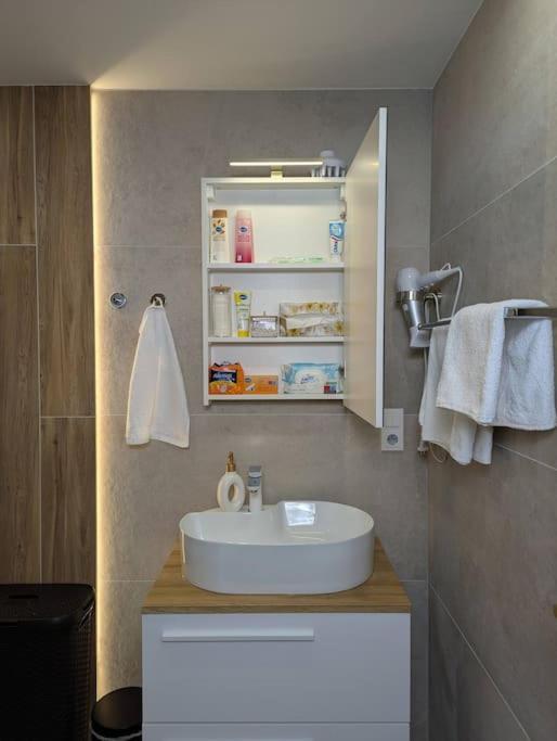 Cool Apartment زنويمو المظهر الخارجي الصورة